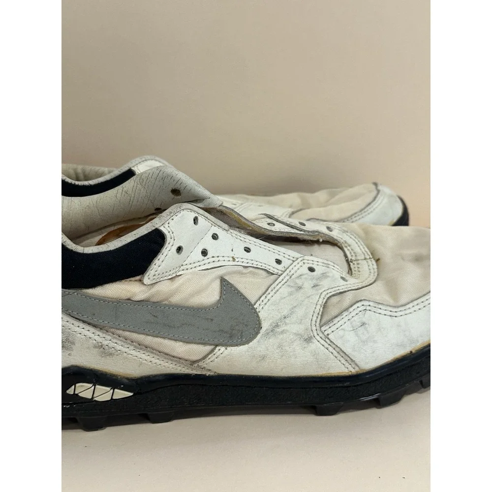 Nike Shark Cleats Size 10.5 (missing Laces)‎